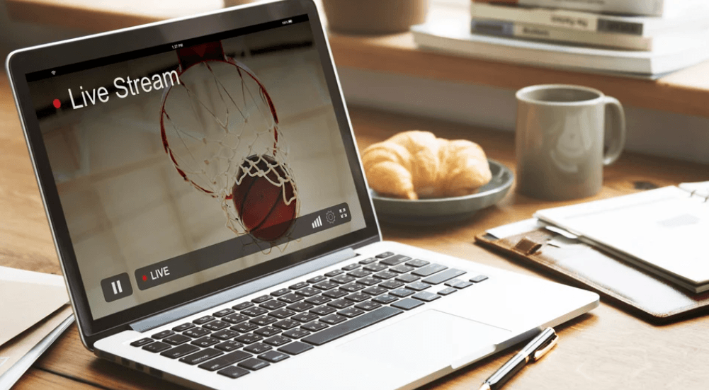 The 10-Second Sports Reader: How Live Apps Train Faster News Habits